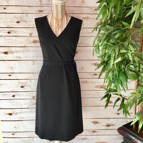 Ann Taylor Dresses & Skirts - Ann Taylor Sleeveless Midi Dress Size 2